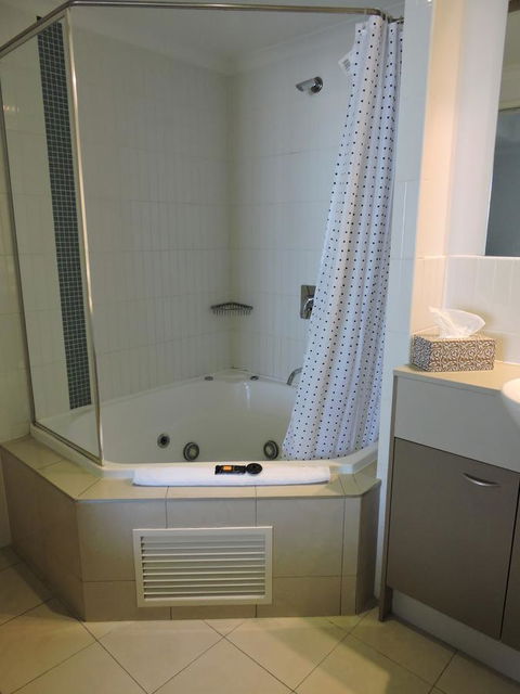 BASE Holidays - Ettalong Beach Premium Apartments - Darwin Tourism 16