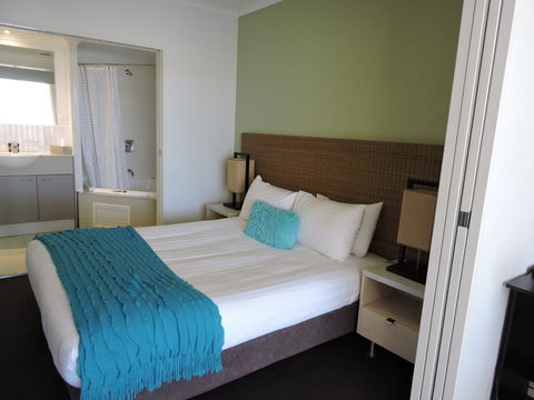 BASE Holidays - Ettalong Beach Premium Apartments - Darwin Tourism 4