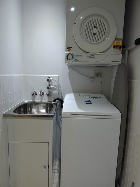 BASE Holidays - Ettalong Beach Premium Apartments - Darwin Tourism 3