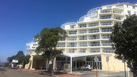 BASE Holidays - Ettalong Beach Premium Apartments - Darwin Tourism 0