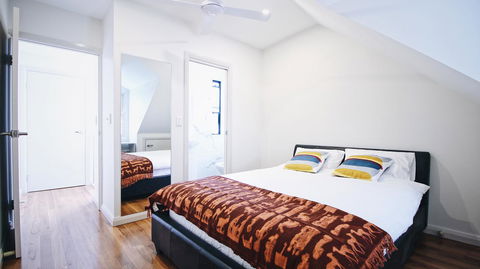 Cozy 5 Bed House In Sydney - Darwin Tourism 12