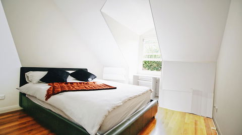 Cozy 5 Bed House In Sydney - Darwin Tourism 21
