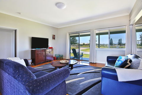 Glory @ Culburra - Absolute Beachfront - Pet & Family Friendly - Darwin Tourism 3