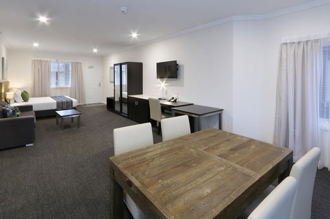 Best Western Plus Bolton On The Park - Darwin Tourism 9