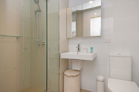 Arena Luxury Beachfront Apartment - Darwin Tourism 42