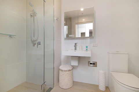 Arena Luxury Beachfront Apartment - Darwin Tourism 25