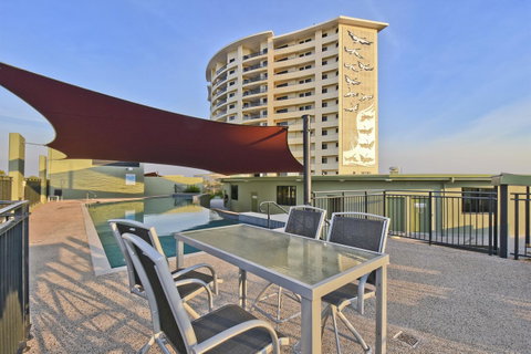 Nomikis\'On The Avenue - Darwin Tourism 12