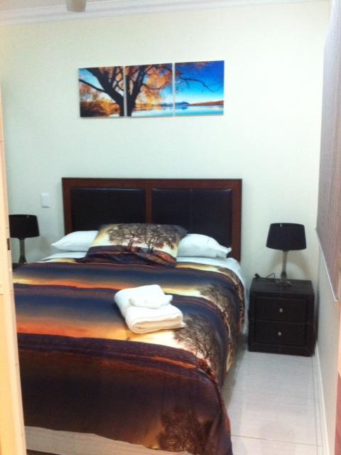 Nomikis\'On The Avenue - Darwin Tourism 21