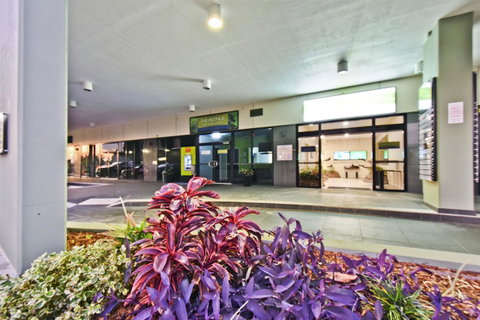 Nomikis\'On The Avenue - Darwin Tourism 19