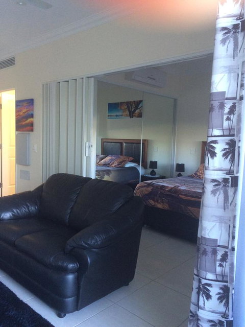 Nomikis\'On The Avenue - Darwin Tourism 14