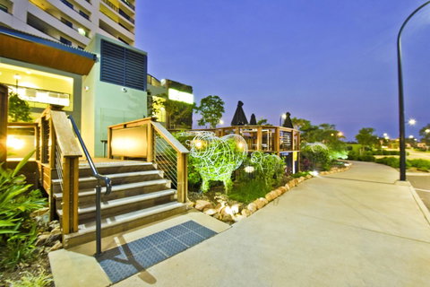 Nomikis\'On The Avenue - Darwin Tourism 2