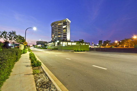 Nomikis\'On The Avenue - Darwin Tourism 10