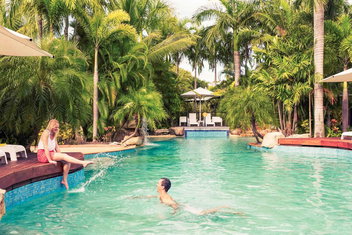 Mercure Darwin Airport Resort with Darwin Tourism
