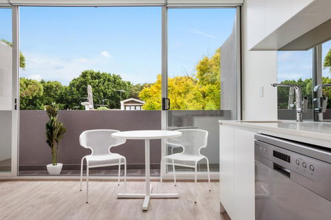 Bondi Beach Studio King Suite + Balcony - Darwin Tourism 2