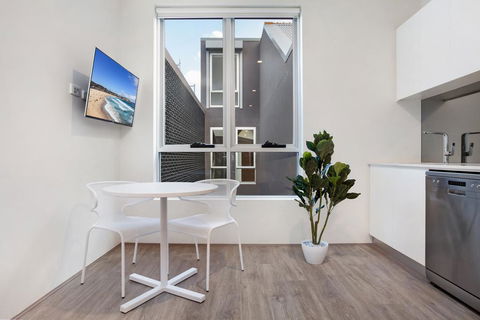 Bondi Beach Studio King Suite 1 - Darwin Tourism 2