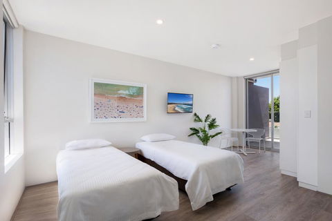 Bondi Beach Studio Penthouse Suite + Balcony - Darwin Tourism 1