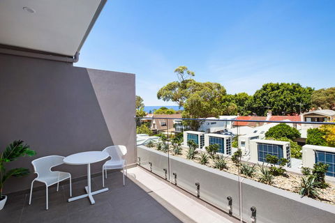 Bondi Beach Studio Penthouse Suite + Balcony - Darwin Tourism 2