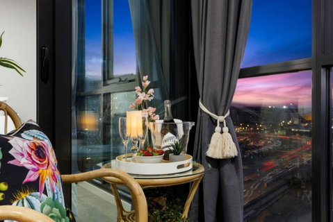 Braddon Penthouse, Top Location, Netflix, WiFi, Views - Darwin Tourism 0