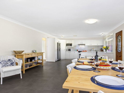 Braeside - Waterfront, Fireplace - Darwin Tourism 3