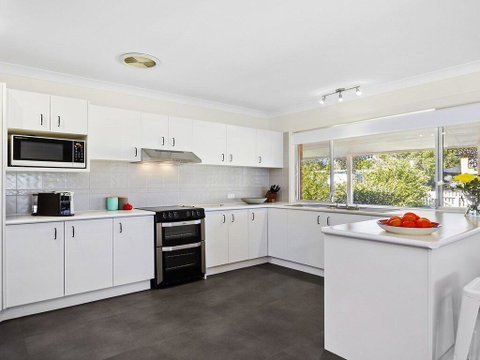 Braeside - Waterfront, Fireplace - Darwin Tourism 2
