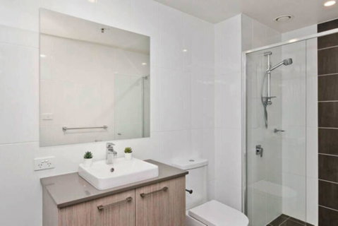 Bright, Modern, Stylish - Top Floor Apt - Woden - Darwin Tourism 3