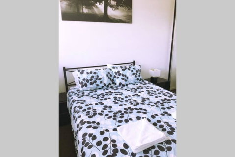 Bright, Modern, Stylish - Top Floor Apt - Woden - Darwin Tourism 2