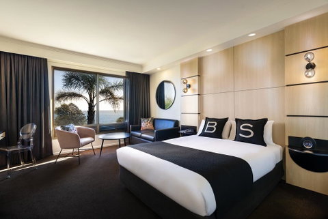Brighton Savoy Hotel - Darwin Tourism 2