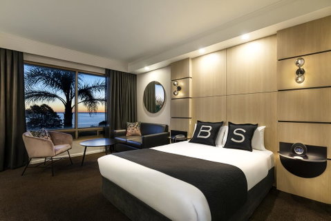 Brighton Savoy Hotel - Darwin Tourism 0