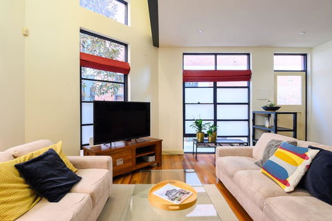 BROOKLYN Old Hat Factory Converted Warehouse - Darwin Tourism 0