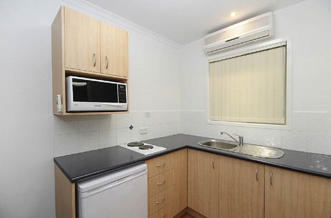 Browns Plains Motor Inn - Darwin Tourism 1