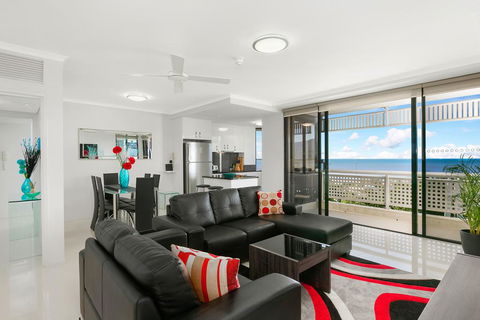 Cairns Luxury Seafront Apartment - Darwin Tourism 0