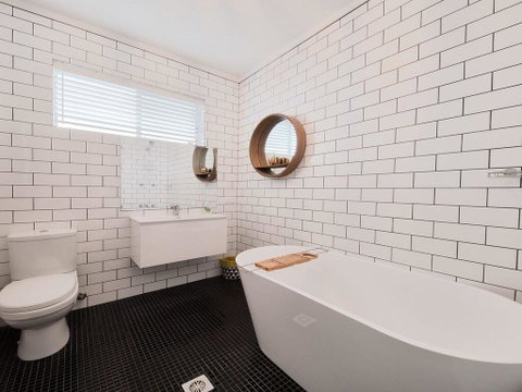 Callala Dreaming - Mid Century Beach House - Darwin Tourism 1