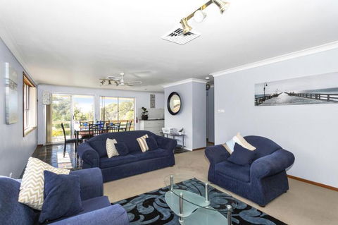 Canberra Cres 2E Burrill Lake, Upstairs Apartment - Darwin Tourism 3