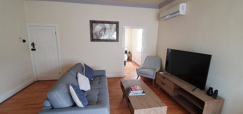 Canungra Hotel - Darwin Tourism 3