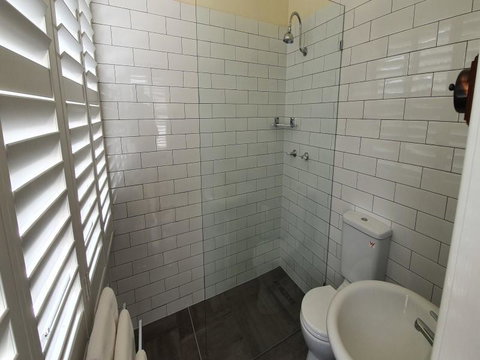 Canungra Hotel - Darwin Tourism 1