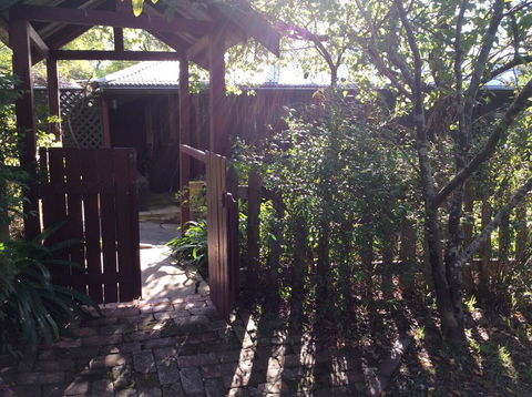 Capers Guesthouse, Barn And Cottage - Darwin Tourism 1