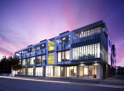 Caroline Serviced Apartments Brighton - Darwin Tourism 0