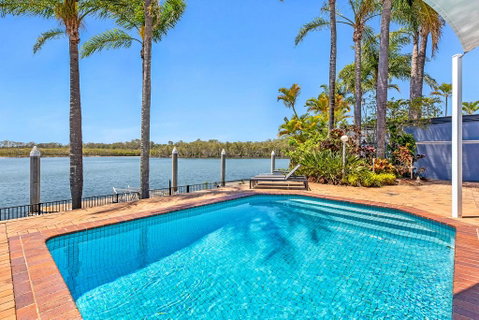 Castaway At The Greens - Darwin Tourism 1