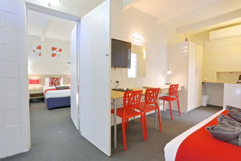 Castle Creek Motel - Darwin Tourism 1