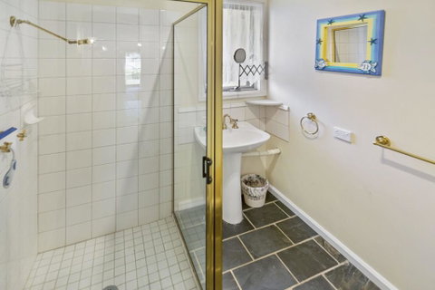 Cedar Cottage - Close To Water And Pet Friendly - Darwin Tourism 1