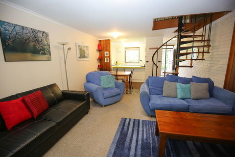 Cedar Holiday Units - Apartment 2 - Darwin Tourism 1