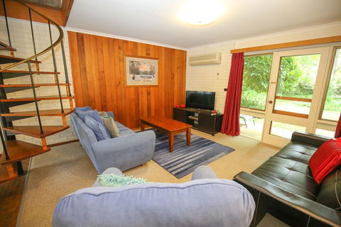 Cedar Holiday Units - Apartment 2 - Darwin Tourism 0