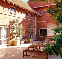 Chateau Cottesloe by the beach - Darwin Tourism