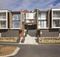 Chilam 'B' - Sophisticated style with views to the lake  mountains - Darwin Tourism