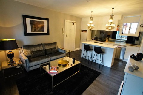 City Life Apartment-full Kitchen & Separate Bedroom - Darwin Tourism 1