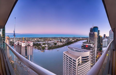 City Sky Home In Africa - River & Story Bridge Views - Darwin Tourism 1