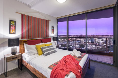 City Sky Home In Africa - River & Story Bridge Views - Darwin Tourism 3