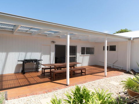 Classic Beach House In Rye - Darwin Tourism 0