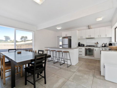 Classic Beach House In Rye - Darwin Tourism 1