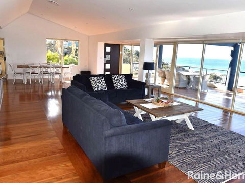 Cliff View - 62 Forresters Beach Road - Darwin Tourism 1